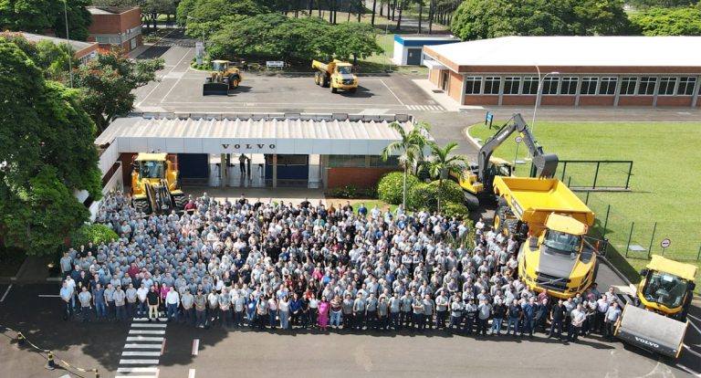 Volvo CE celebra 50 anos de produção industrial em Pederneiras - News Rondônia