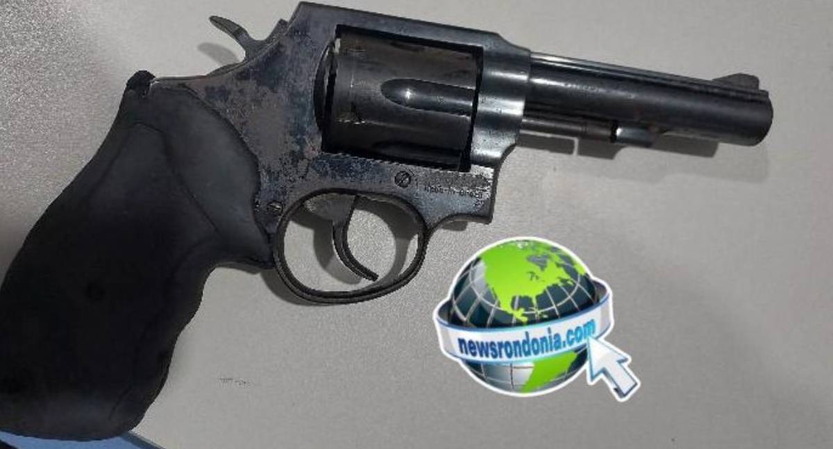 Vulgo “Caveirinha” e comparsa são presos com revólver na zona leste