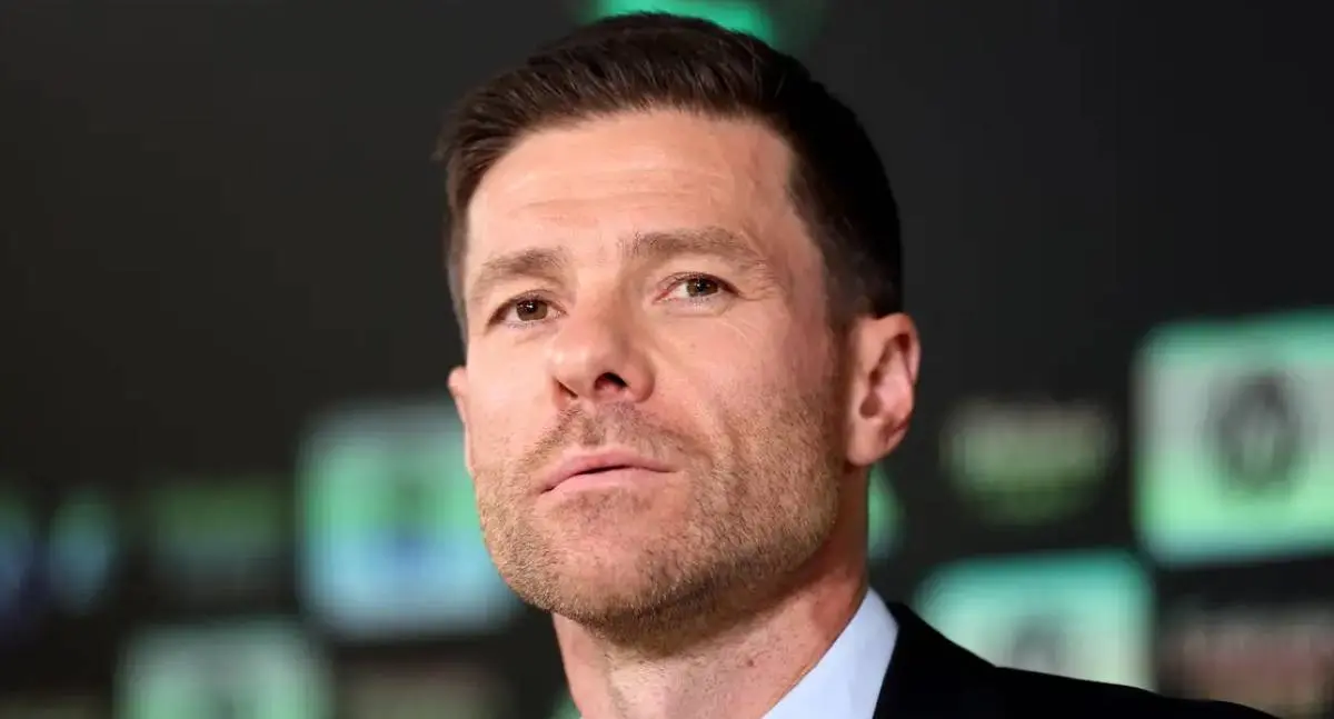 Xabi Alonso defende que Vinícius Jr lute por vaga no Real Madrid