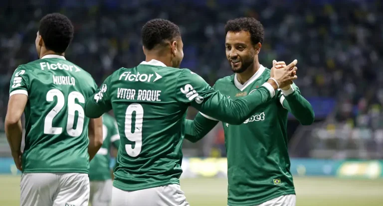 Com três gols de Vitor Roque, Palmeiras goleia Internacional