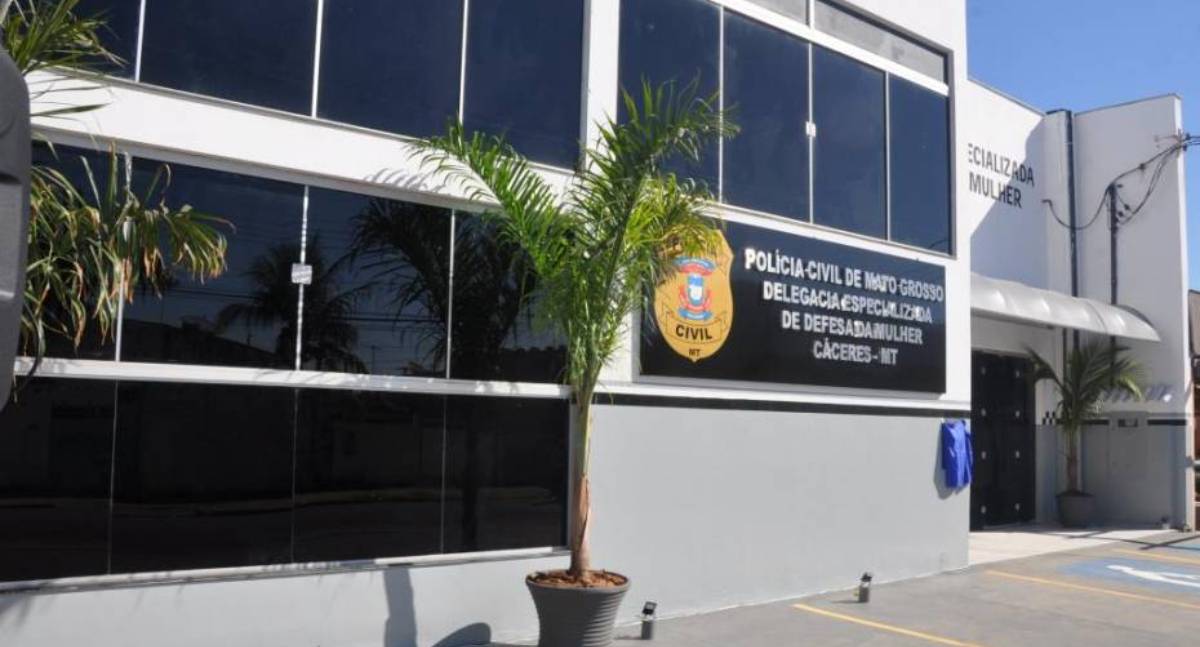 Mulher é presa após queimar o próprio filho com água fervente