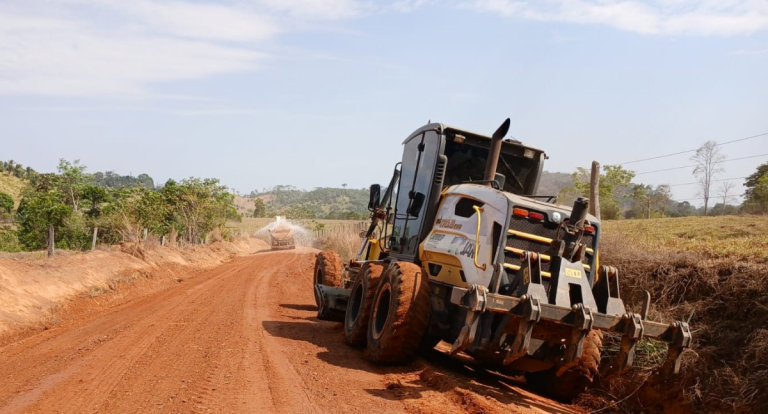 Prefeitura de Jaru conclui patrolamento da Linha 617 e avança na Linha 615 - News Rondônia