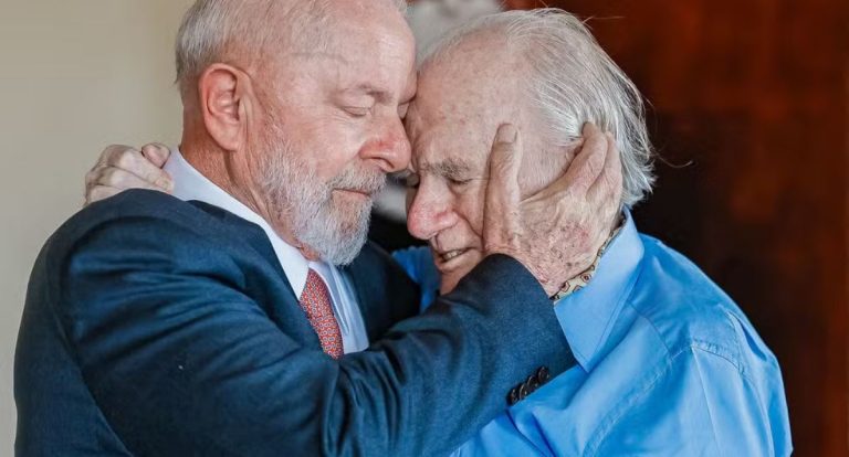 Presidente Lula lamenta morte de Mino Carta e decreta luto oficial de 3 dias - News Rondônia