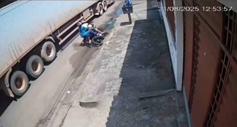 Acidente com moto e carreta por pouco não termina em tragédia em Porto Velho