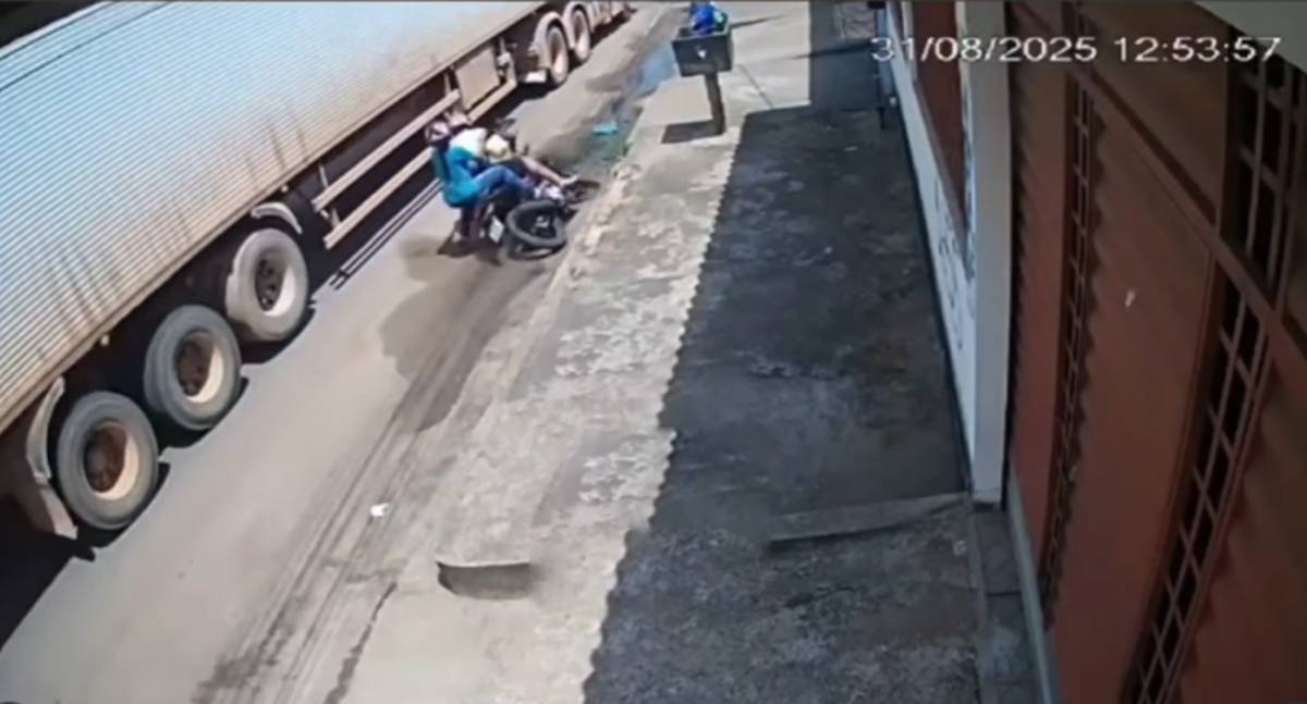 Acidente com moto e carreta por pouco não termina em tragédia em Porto Velho