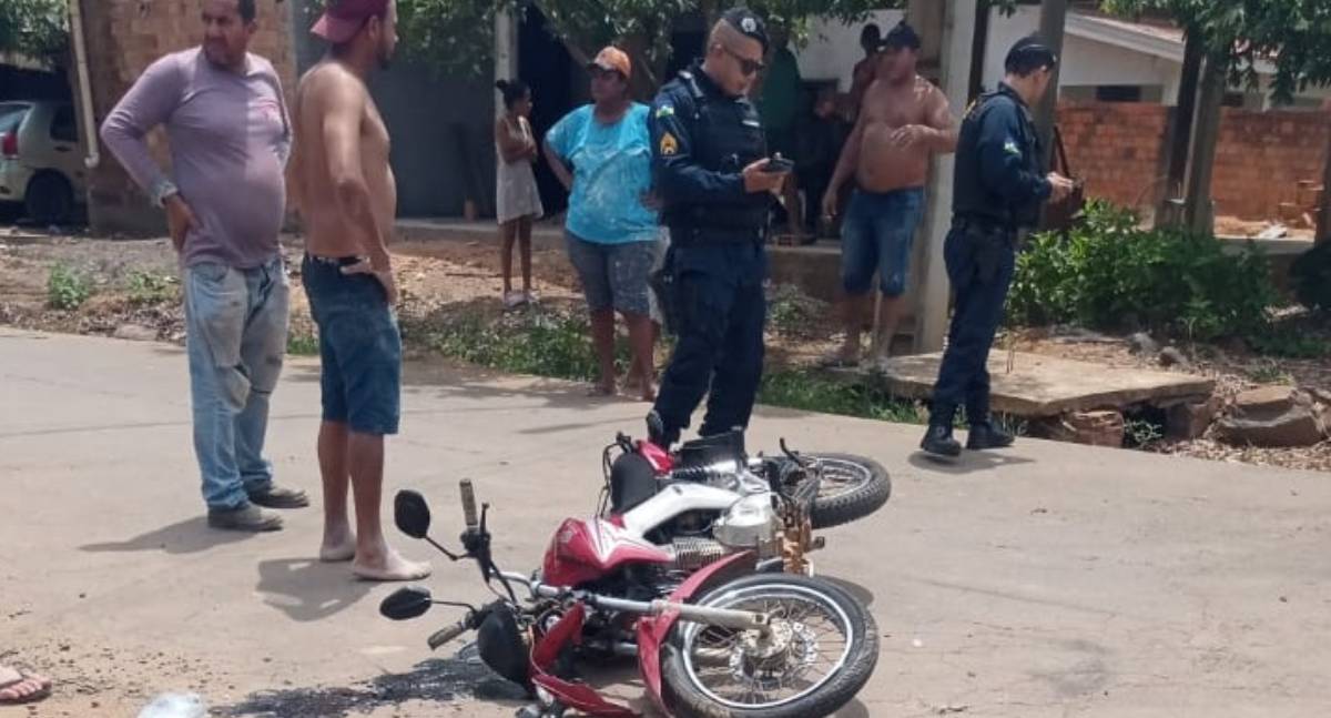 Acidente deixa motociclista ferido na Praça da Baixada