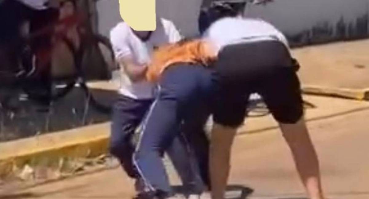 Alunos de Vilhena brigam em avenida movimentada e vídeo viraliza