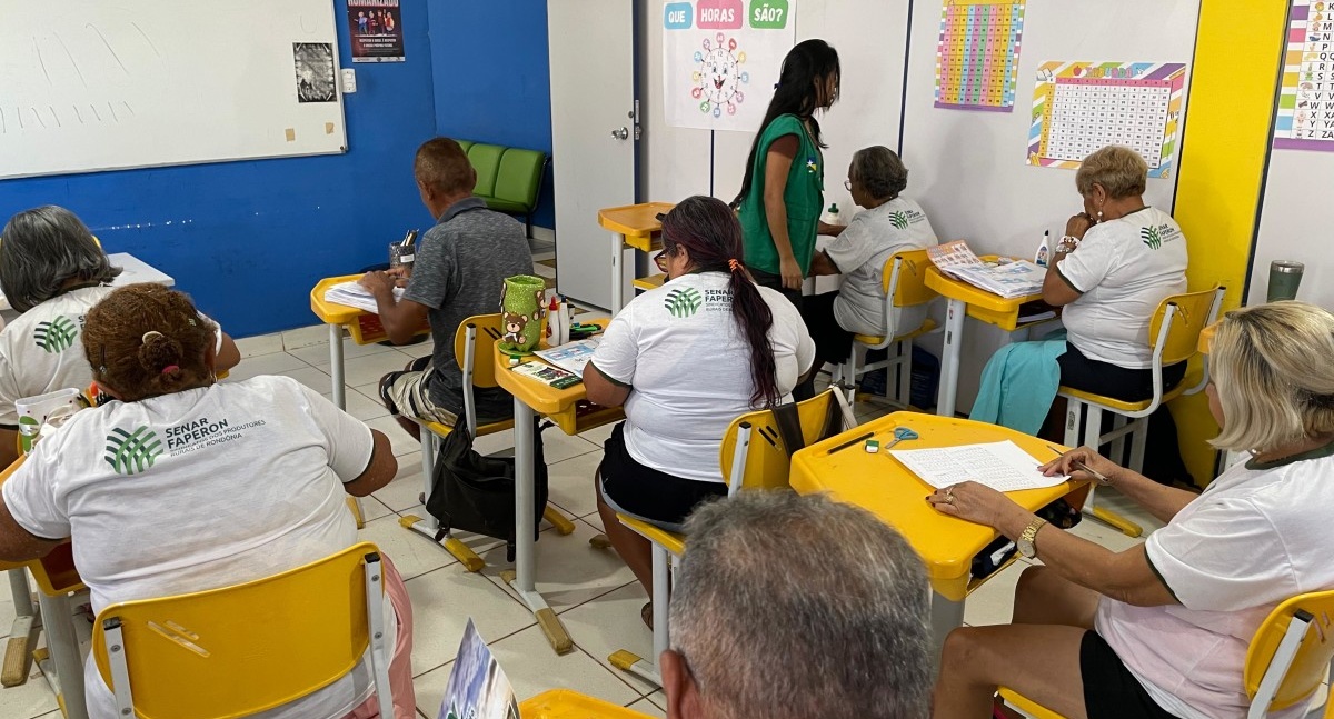 idosos redescobrem a vida através da educação no CCI