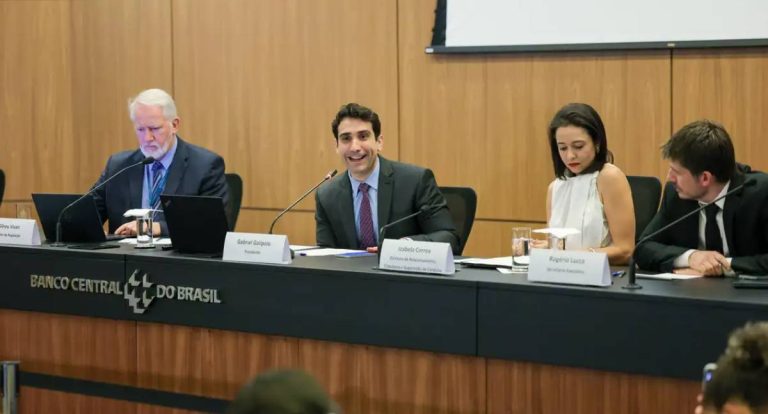 Banco Central fortalece segurança e limita Pix para algumas empresas