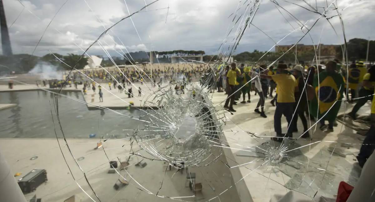 Bolsonaro e condenados deverão pagar R$ 30 milhões por depredação