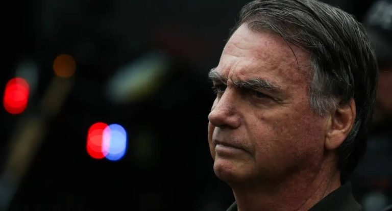 Bolsonaro teve pré-síncope, vômitos e queda de pressão