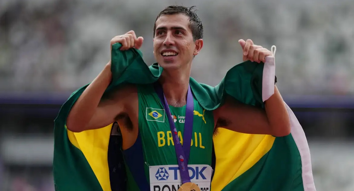 Caio Bonfim conquista ouro nos 20 km da marcha atlética em Tóquio