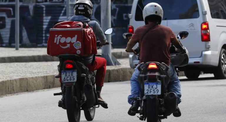 Câmara aprova urgência para vale-refeição de entregadores