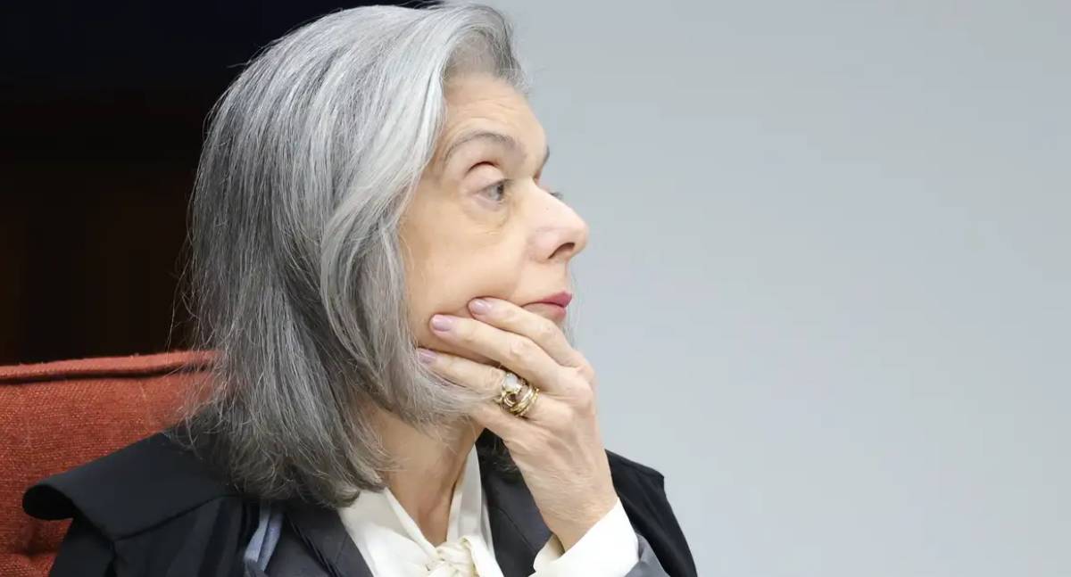 Cármen Lúcia defende urnas e rebate advogado de Ramagem