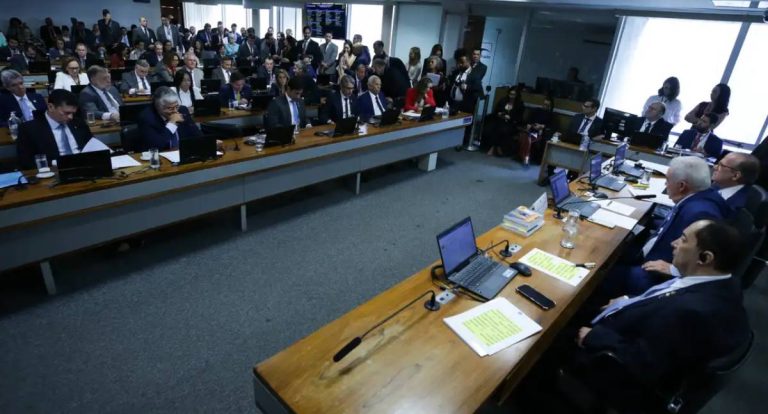 CCJ do Senado rejeita PEC da Blindagem por unanimidade