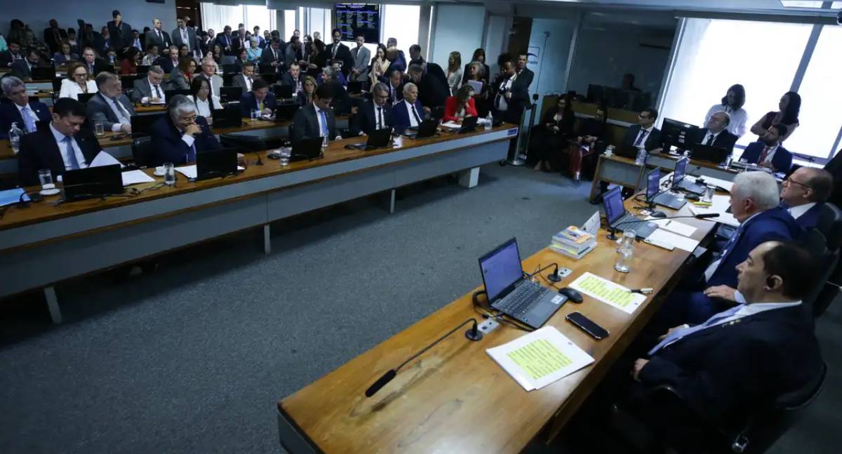 CCJ do Senado rejeita PEC da Blindagem por unanimidade