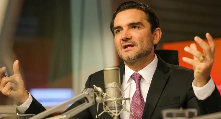Celso Sabino confirma a Lula que deixará Ministério do Turismo