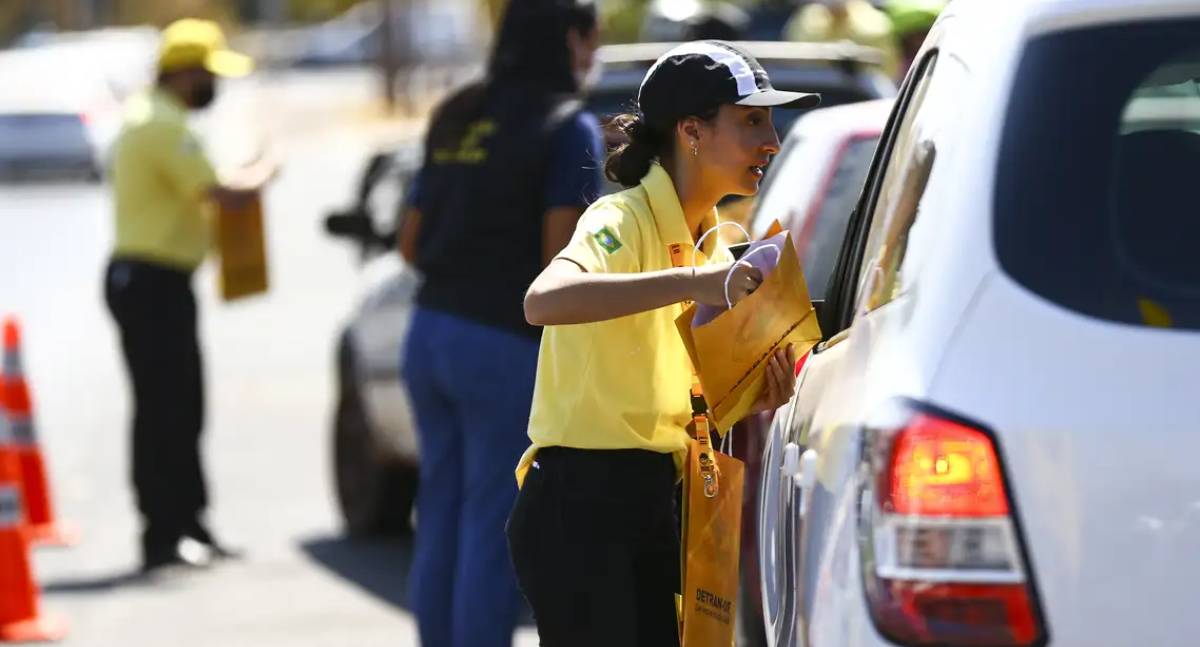 Centro do banco de trás é o lugar mais seguro para crianças no carro