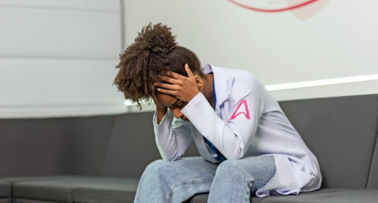 Cerca de 45% dos médicos apresentam algum quadro de doença mental