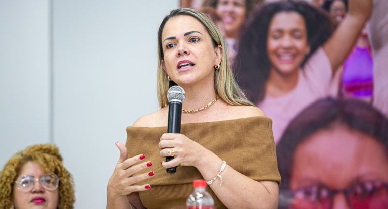 Cláudia de Jesus solicita palestras sobre violência contra a mulher nas escolas de Rondônia