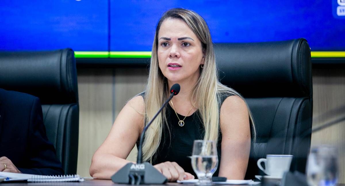 Cláudia de Jesus solicita palestras sobre violência contra a mulher nas escolas estaduais de Rondônia
