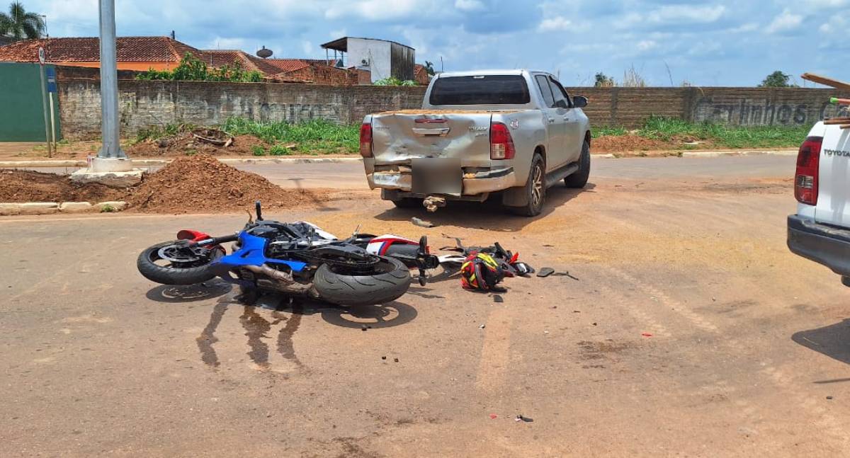 Colisão entre carro e motocicleta na zona Leste de Porto Velho