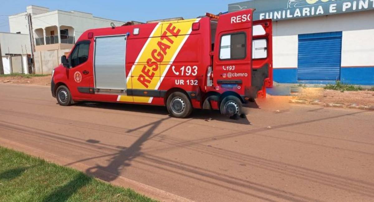 Colisão entre moto e bicicleta deixa ferida em Rolim de Moura