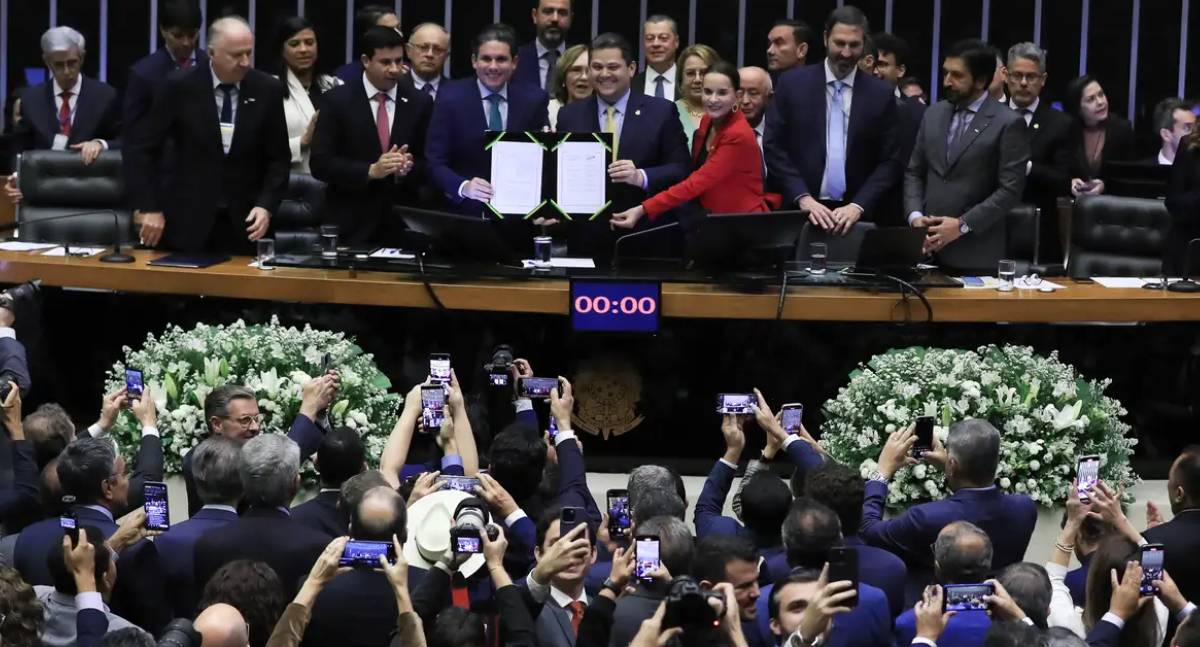 Congresso promulga PEC que muda regras de precatórios