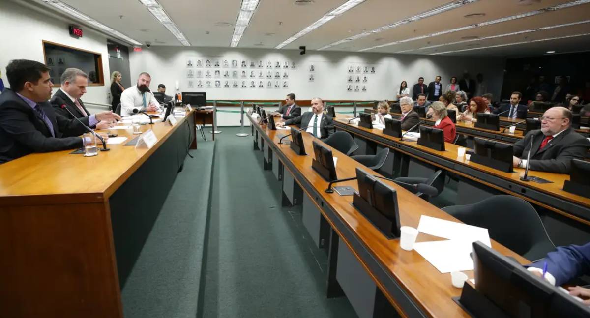 Conselho de Ética da Câmara abre processo contra Eduardo Bolsonaro