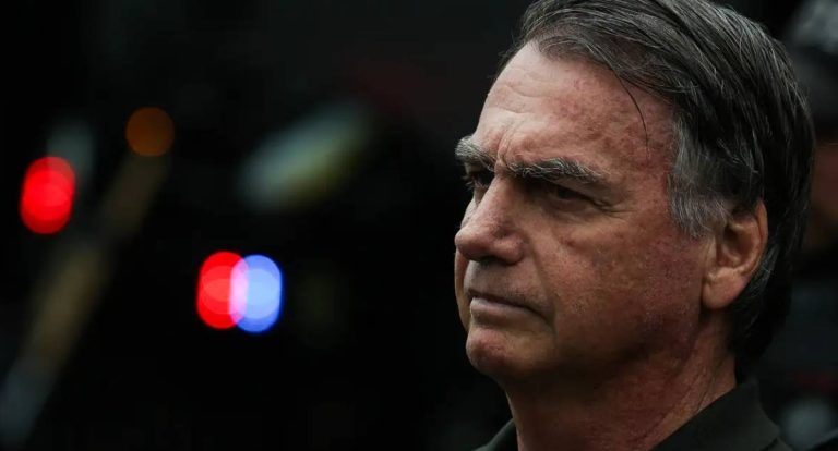 Defesa de Bolsonaro pede revogação de medidas cautelares