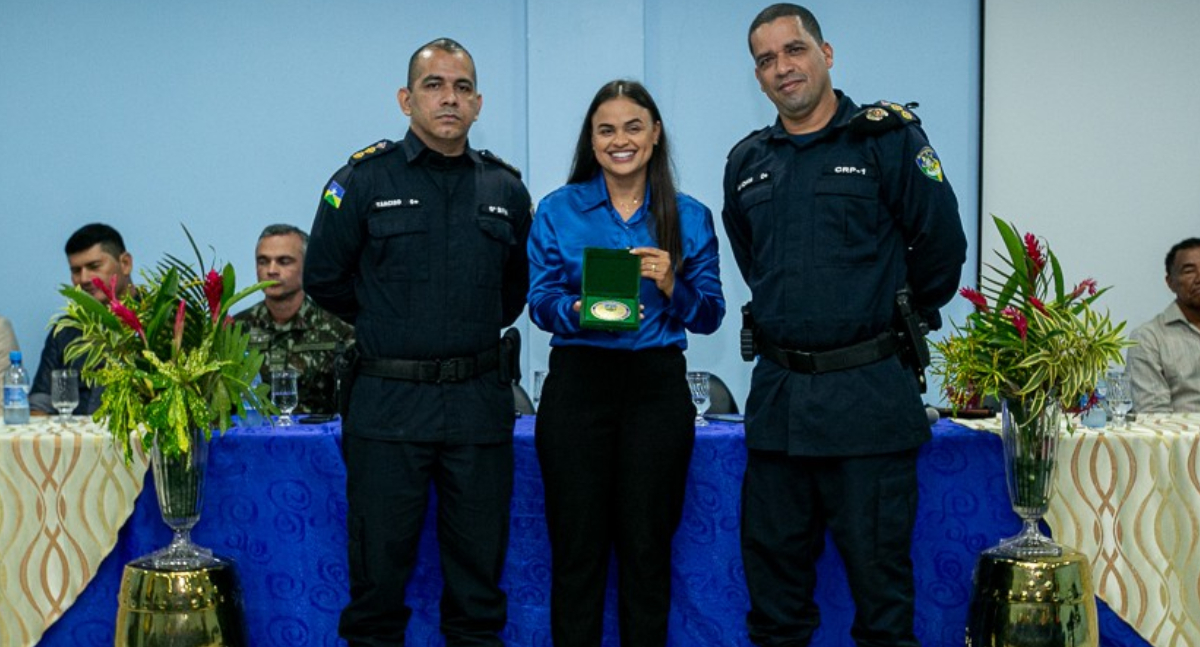 Deputada Dra. Taíssa participa da cerimônia de comemoração dos 32 anos do 6º BPM em Guajará-Mirim