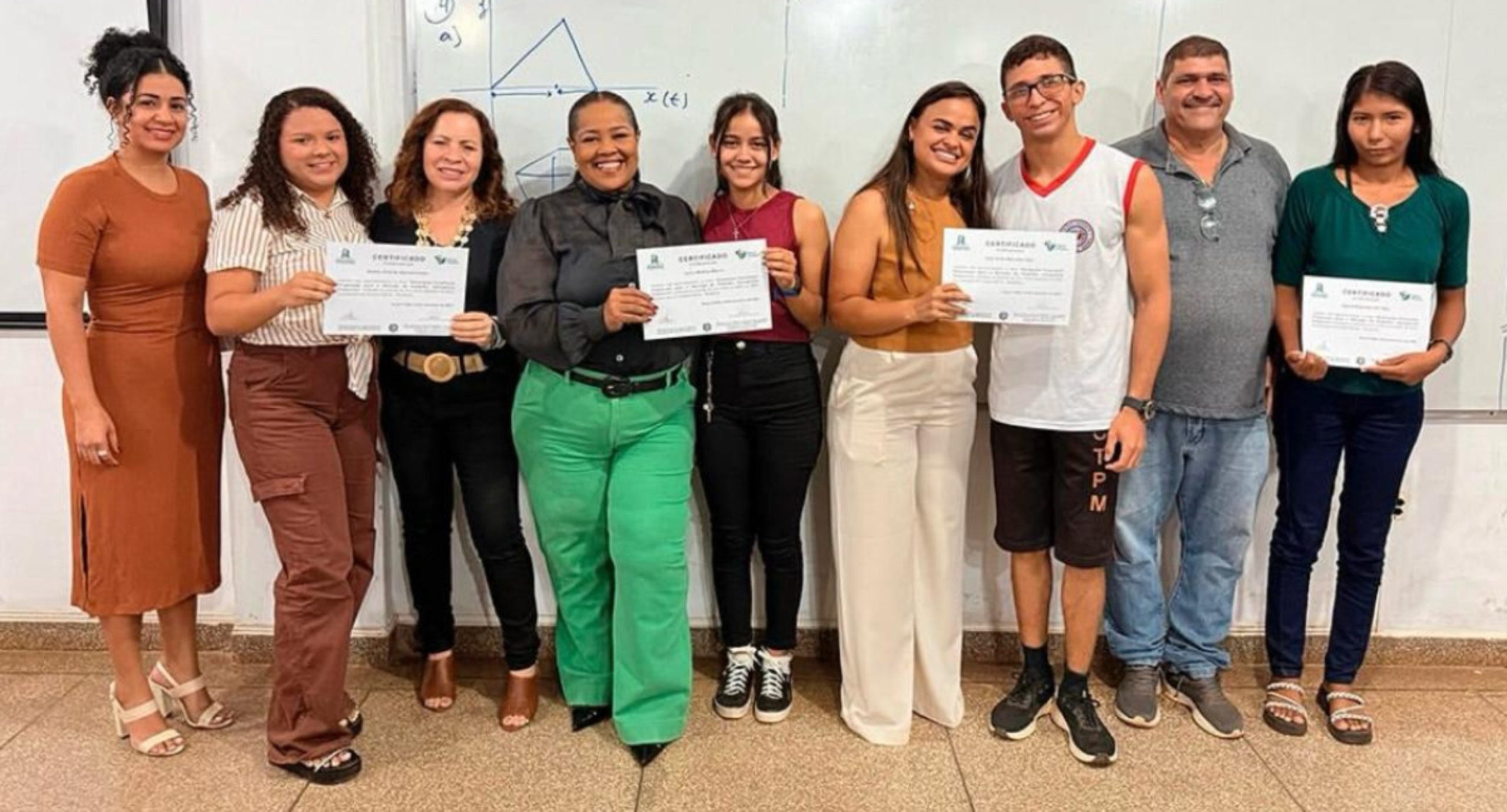 Deputada Dra. Taíssa participa da entrega de certificados da Escola do Legislativo em Guajará-Mirim
