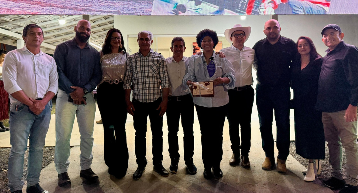 Deputada Sílvia Cristina recebe título de cidadã honorária de Jaru durante a Expojaru