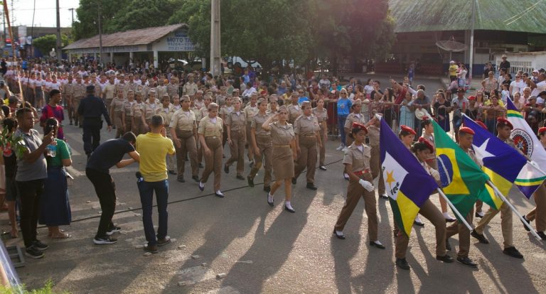 Desfile Cívico do 7 de Setembro reúne centenas de pessoas em Jaru