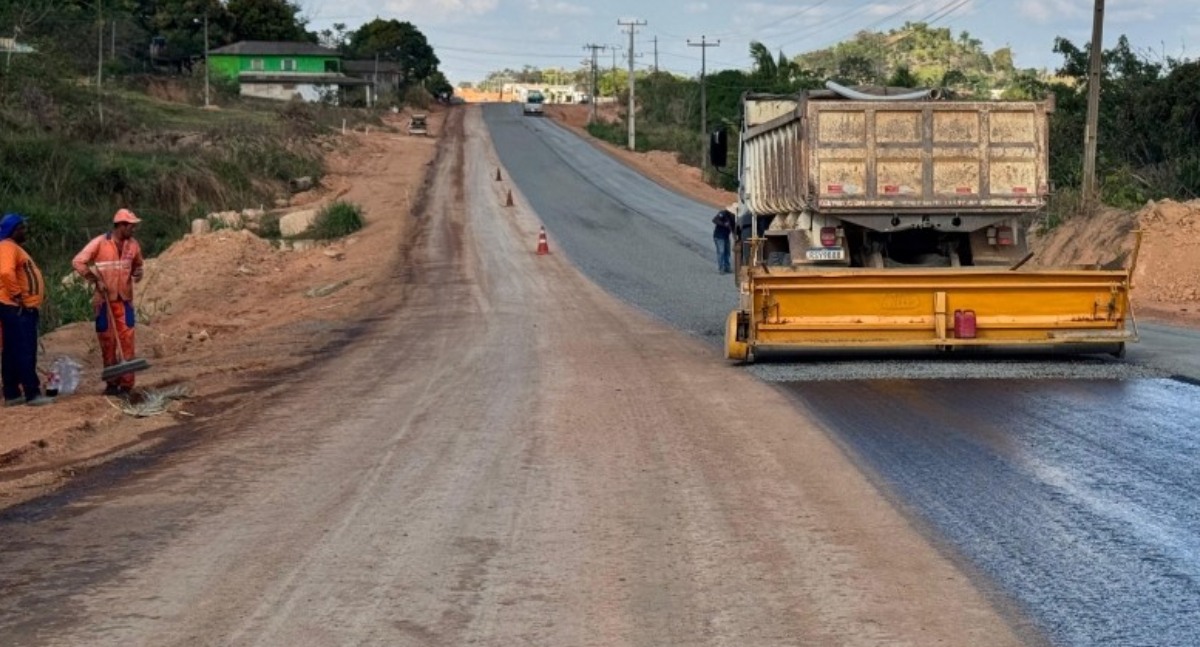 Dra. Taíssa comemora fase final da pavimentação da RO-420 em Jacinópolis, distrito de Nova Mamoré