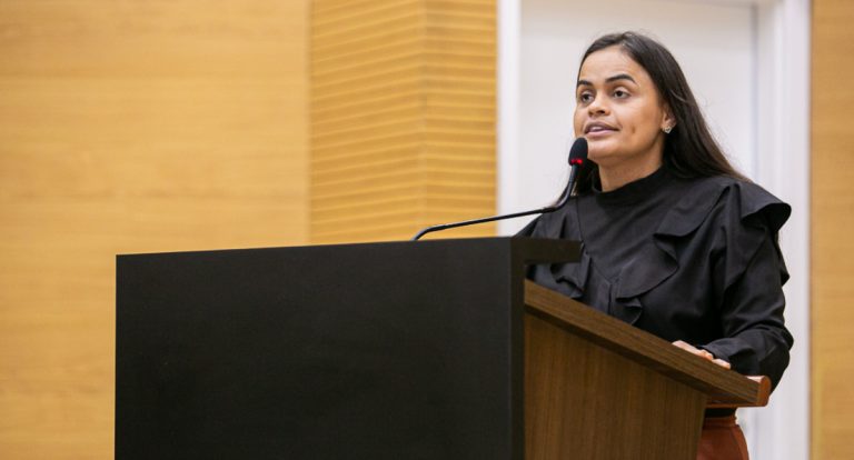 Dra. Taíssa destaca coragem das mulheres e assina projeto em defesa dos soldados da borracha