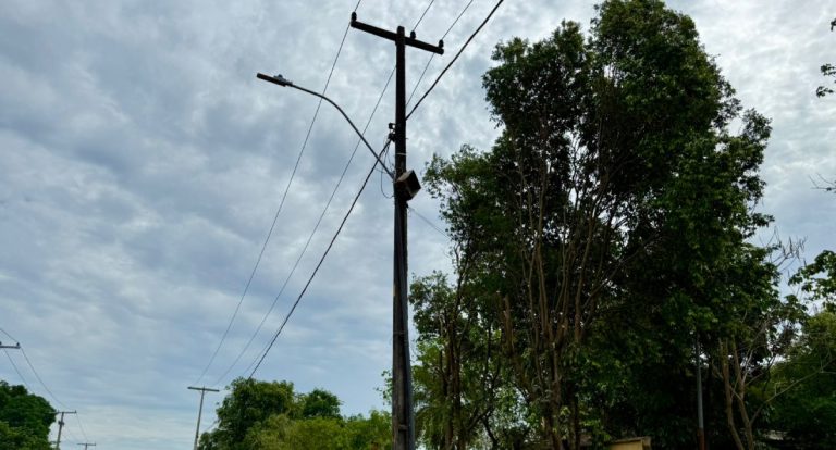 Emdur realiza manutenção emergencial e restabelece iluminação em Jaci-Paraná após fortes chuvas