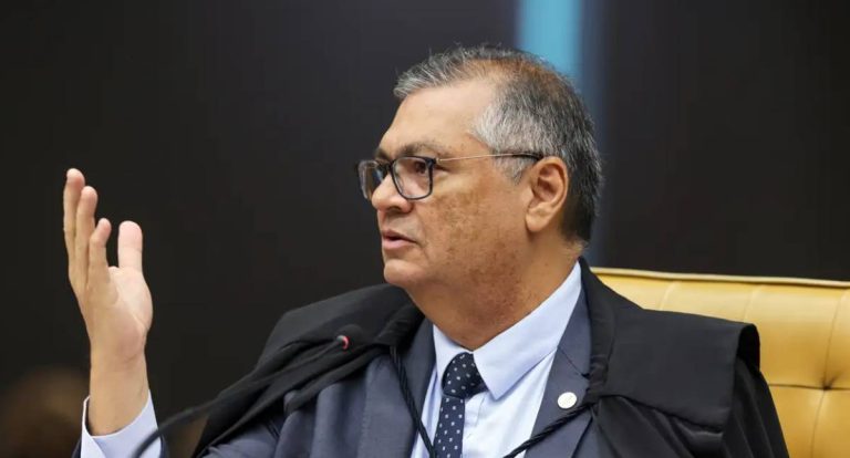 Emendas Pix têm repasses suspensos para nove municípios