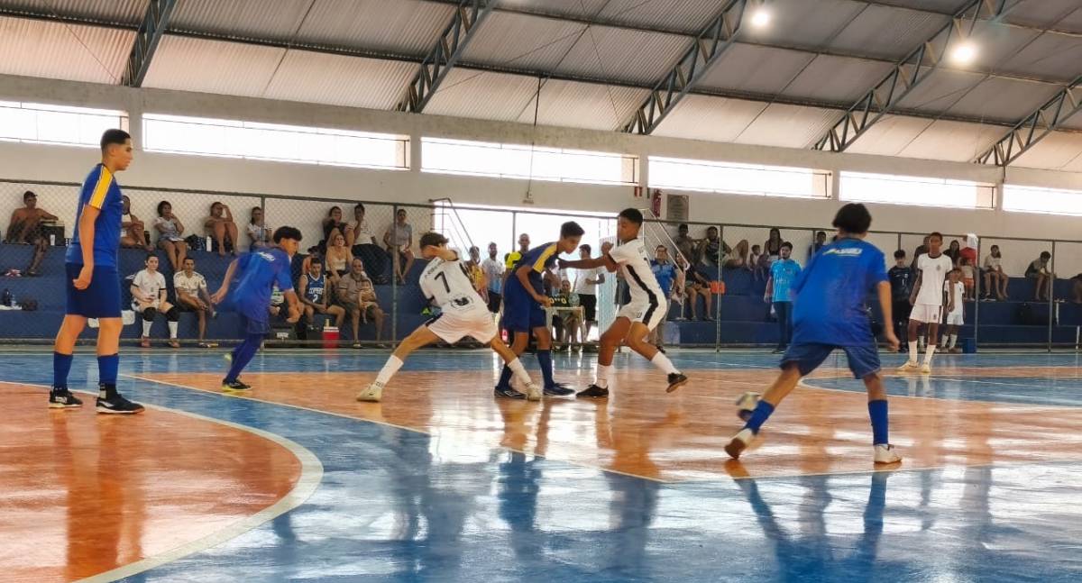 Escolinha de Futsal de Jaru promove formação esportiva e social para crianças e adolescentes