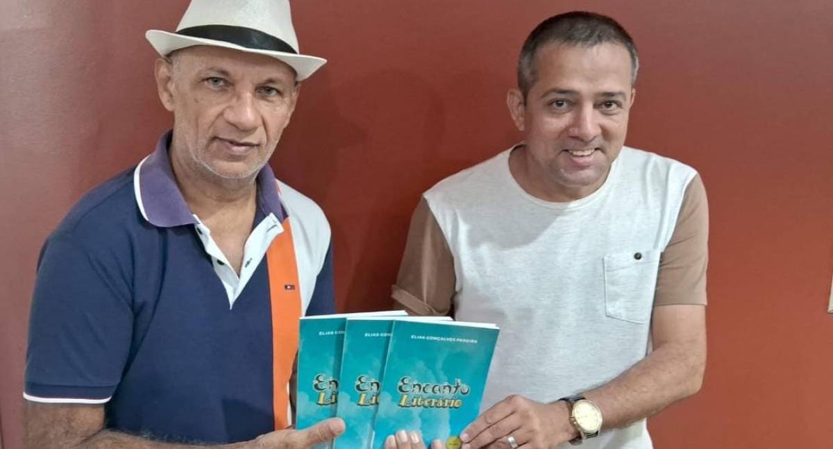 Escritor Elias Gonçalves doa obras a biblioteca em Porto Velho