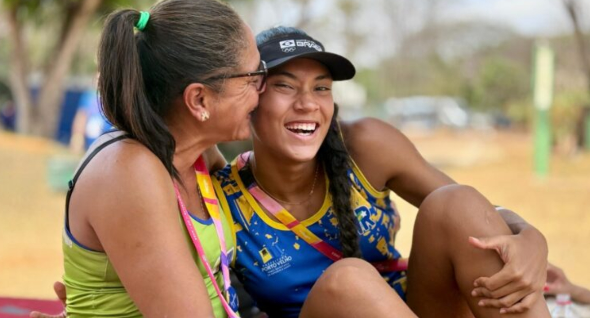 Estudante de Rondônia disputa vôlei de praia nos Jogos da Juventude 2025 sob comando da mãe-técnica