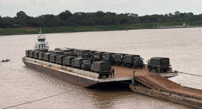 Exército desloca 48 viaturas pelo Rio Madeira para Operação Atlas