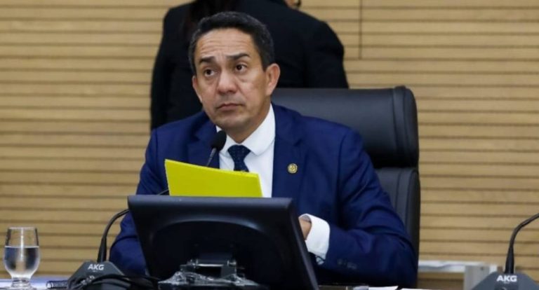 Eyder Brasil apresenta projeto para criar Delegacia de Crimes Digitais contra Crianças e Adolescentes em RO
