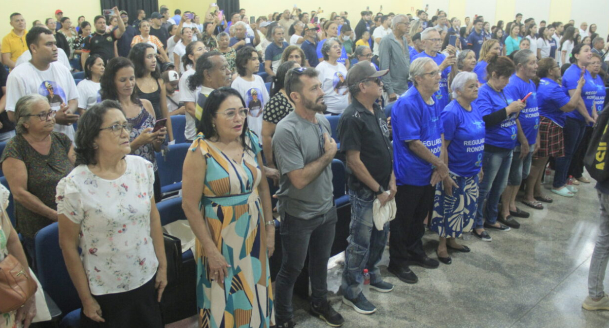 Governo de RO entrega títulos no bairro Costa e Silva e soluciona problema histórico