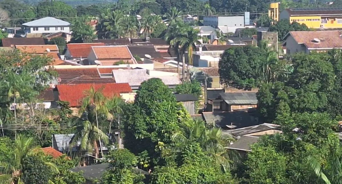 Governo de RO leva segurança jurídica ao Bairro Costa e Silva com entrega de Certidão de Titularidade
