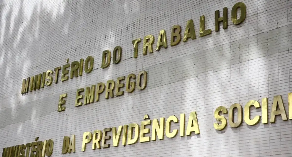 Governo notifica patrões sobre atraso do FGTS
