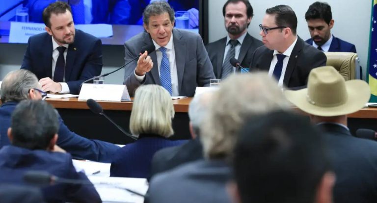 Haddad defende projeto que “alcançará verdadeiros ladrões da nação”