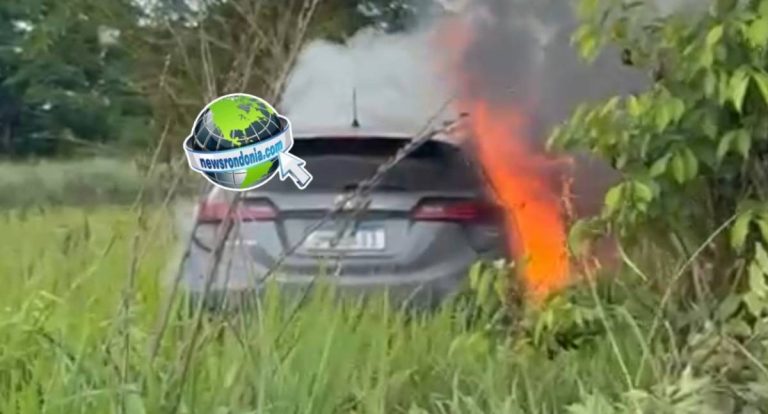 HR-V roubado é incendiado por bandidos na zona leste