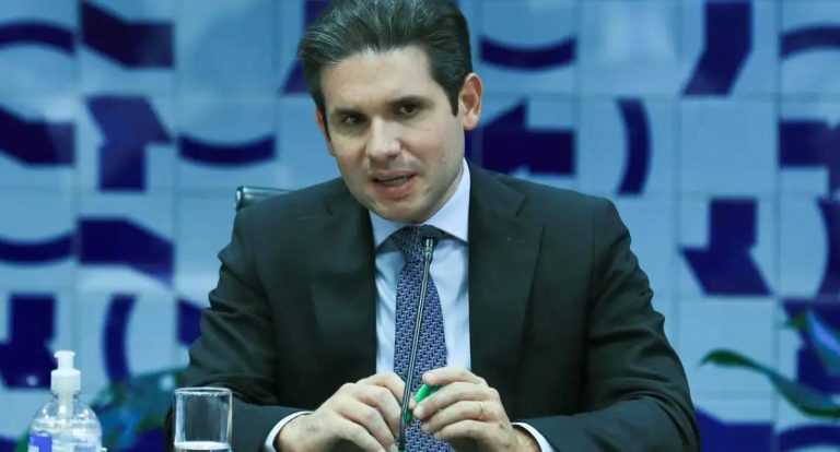 Hugo Motta defende PEC da Blindagem em meio a protestos
