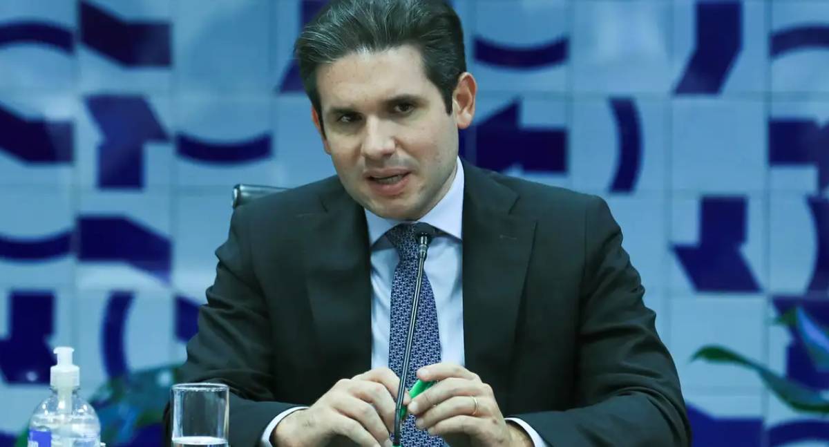 Hugo Motta defende PEC da Blindagem em meio a protestos